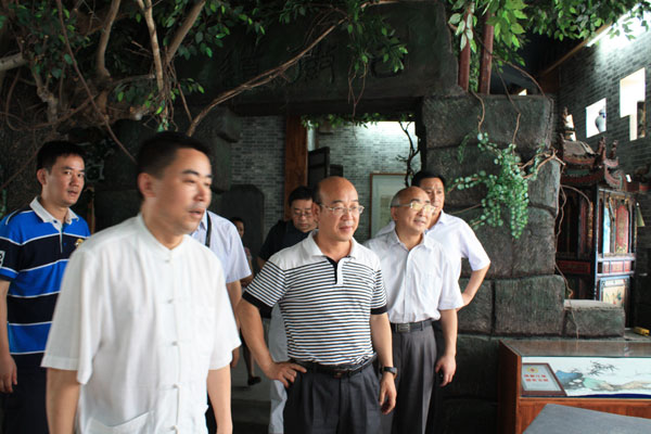 追本溯源  从专卖店到基地安庆市领导“访道”天方茶业